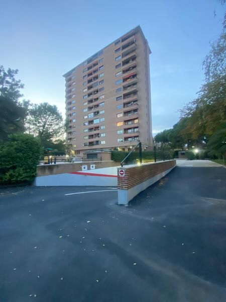 Aparcament de Pis de lloguer en  Madrid Capital amb Aire condicionat, Calefacció i Jardí privat