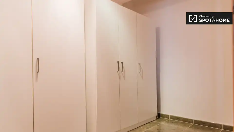 Habitación de Piso de alquiler en Valencia con Aire acondicionado, Calefacción y Amueblado