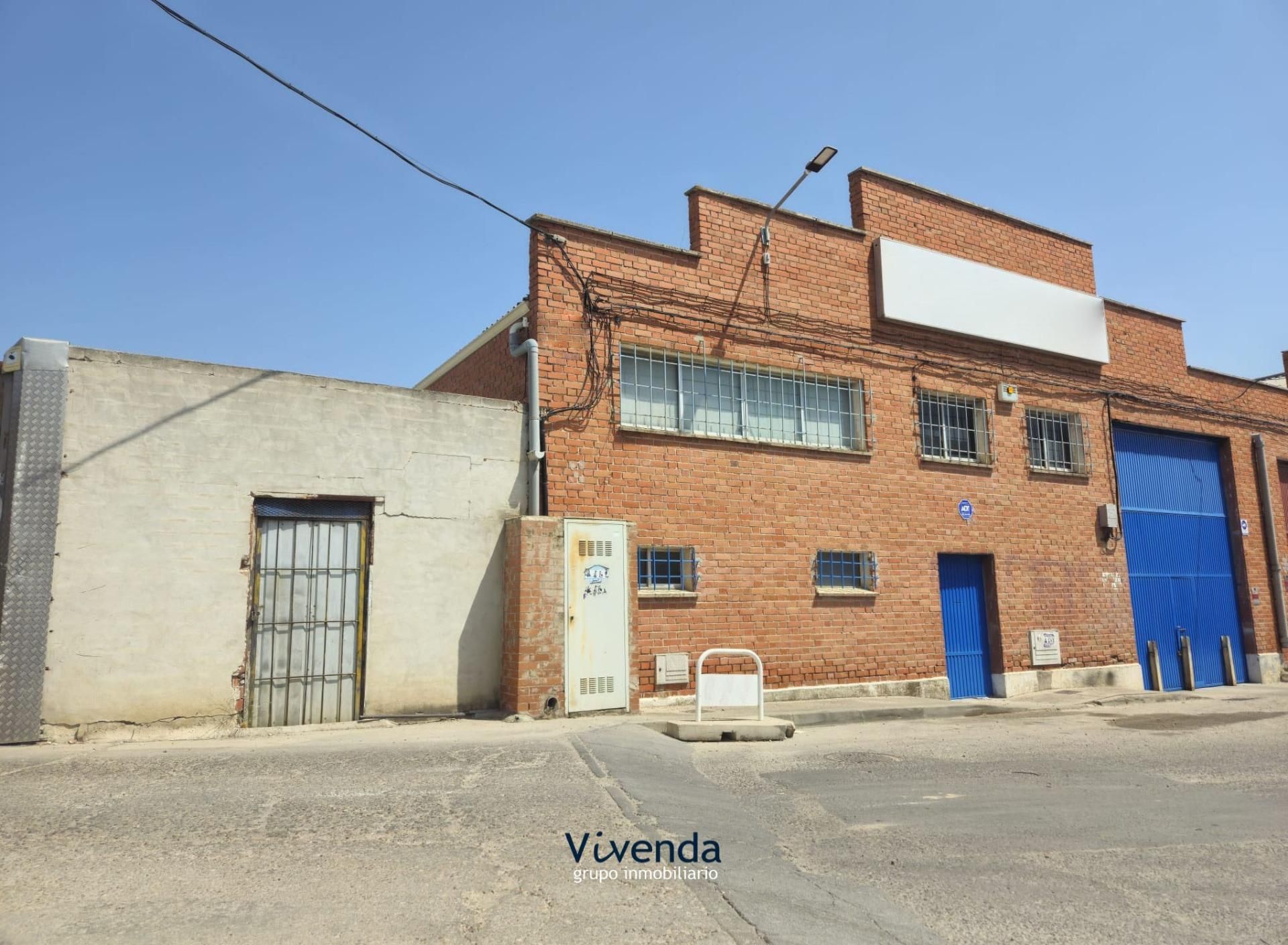 Vista exterior de Nau industrial en venda en Humanes de Madrid