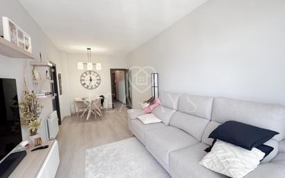 Living room of Flat for sale in Sant Boi de Llobregat  with Air Conditioner, Heating and Balcony