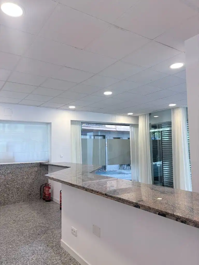 Local comercial en venda a Plaza Hermanos Salom, imagen 7