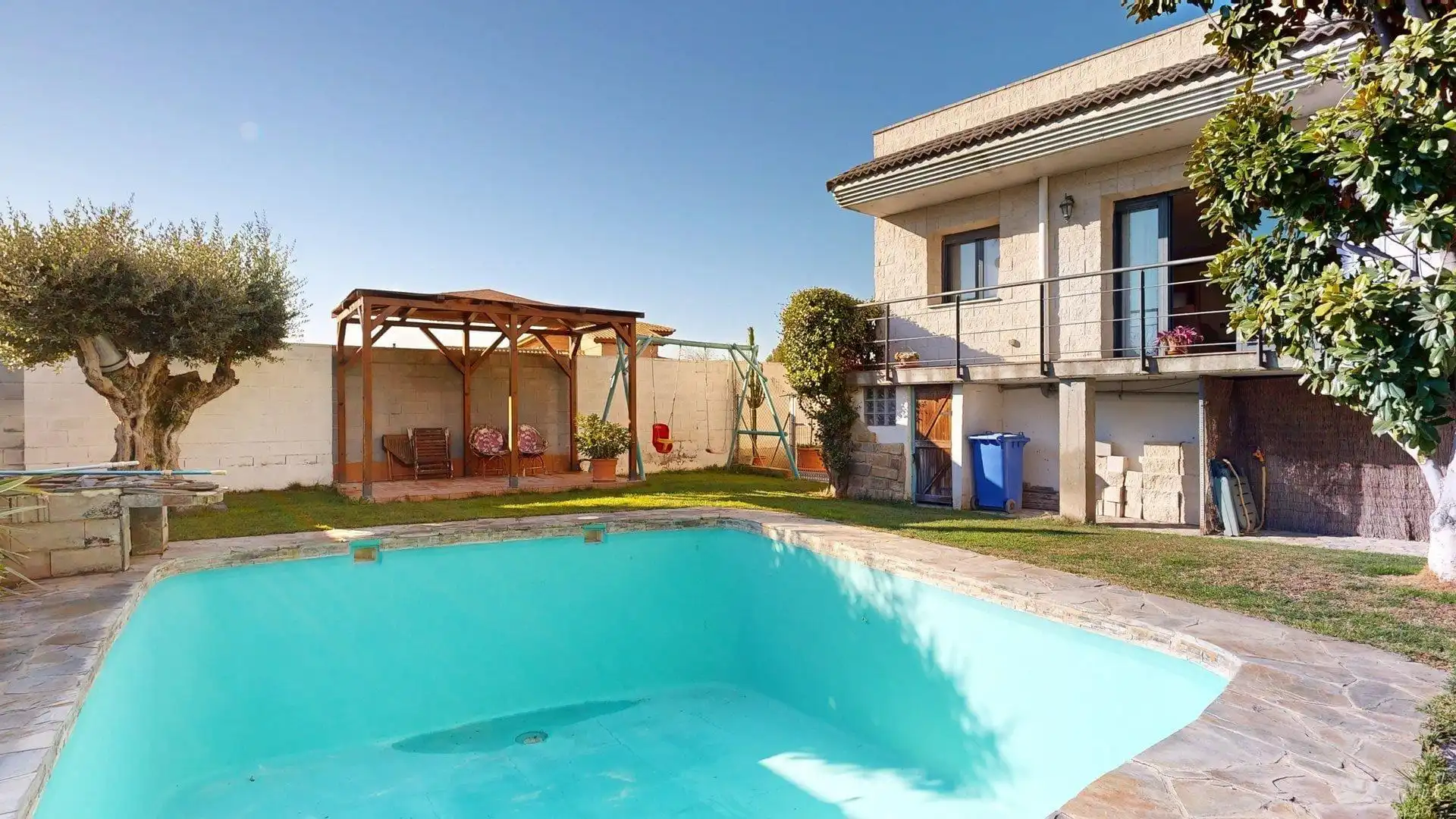 Schwimmbecken von Haus oder Chalet zum Verkauf in Nuez de Ebro mit Klimaanlage, Heizung und Privatgarten