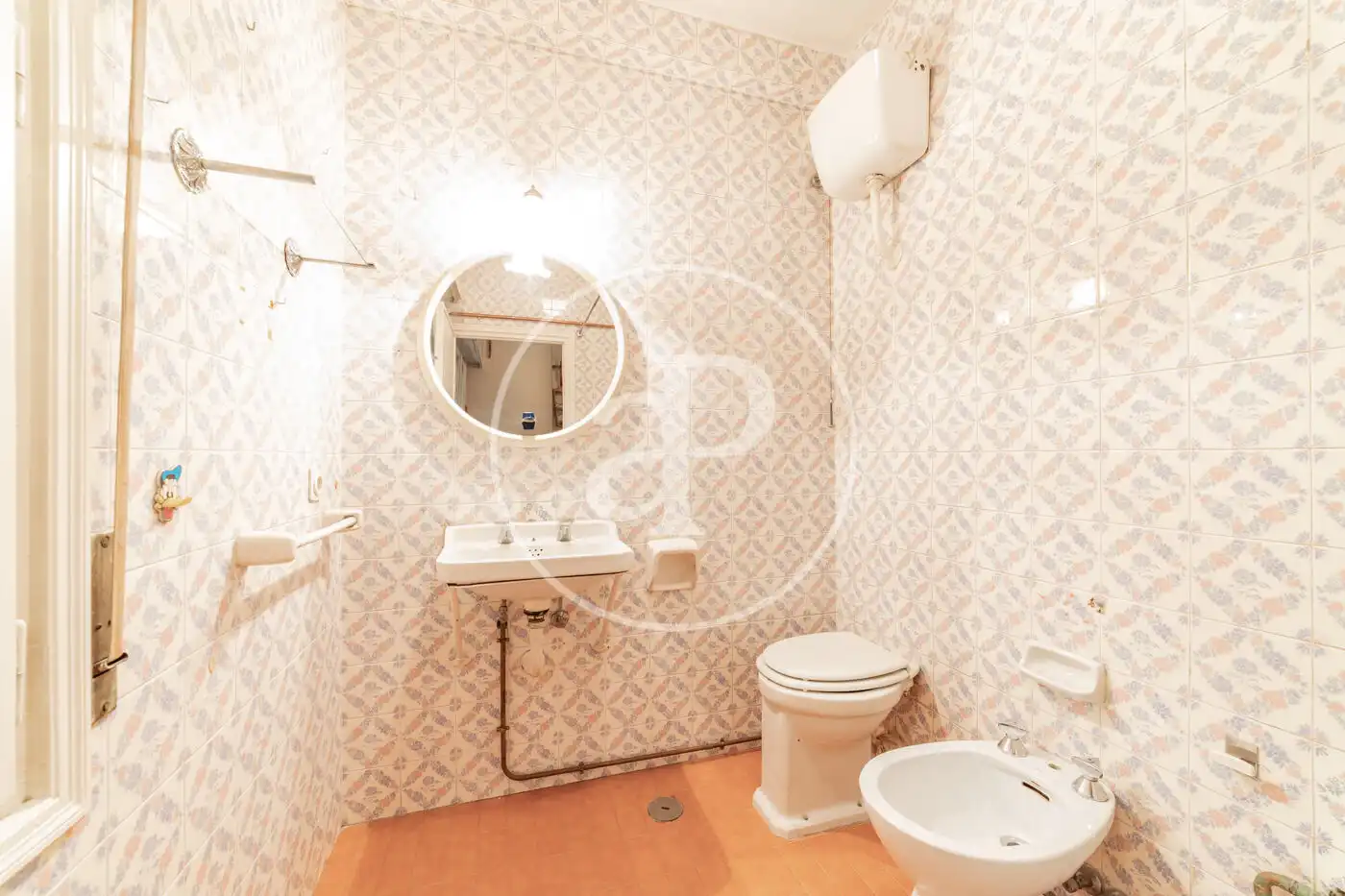 Baño de Piso en venta en Madrid con Calefacción, Terraza y Trastero