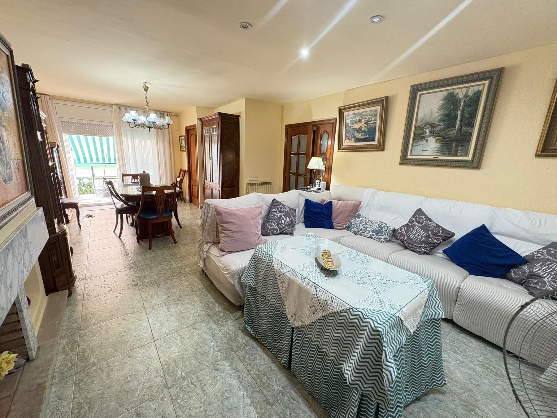 Sala d'estar de Casa adosada en venda en El Masnou amb Aire condicionat, Calefacció i Terrassa