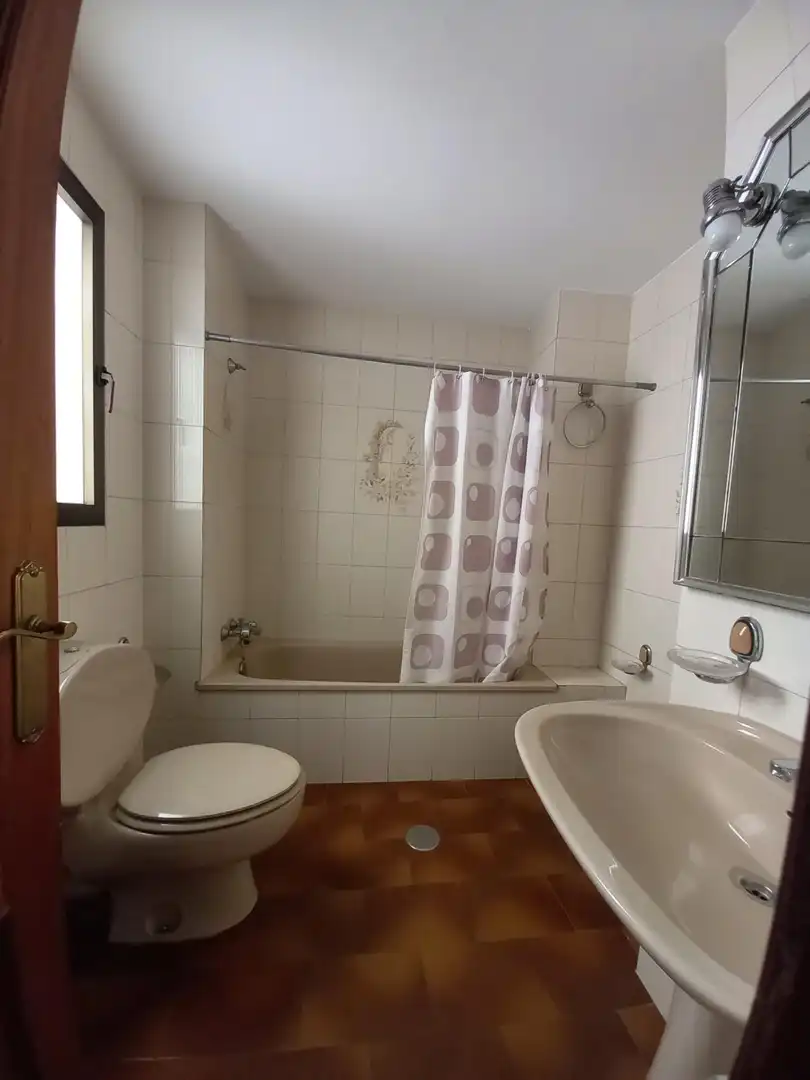 Bathroom of Flat for sale in Córdoba  with Air Conditioner and Storage room