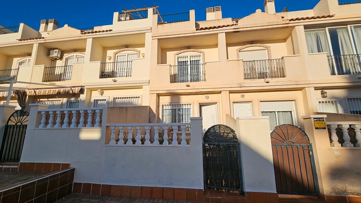 Exterior view of Single-family semi-detached for sale in Santa Pola  with Air Conditioner, Private garden and Terrace