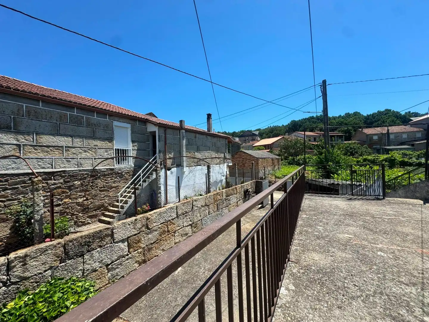 Vista exterior de Casa o chalet de alquiler en A Merca   con Calefacción, Terraza y Amueblado
