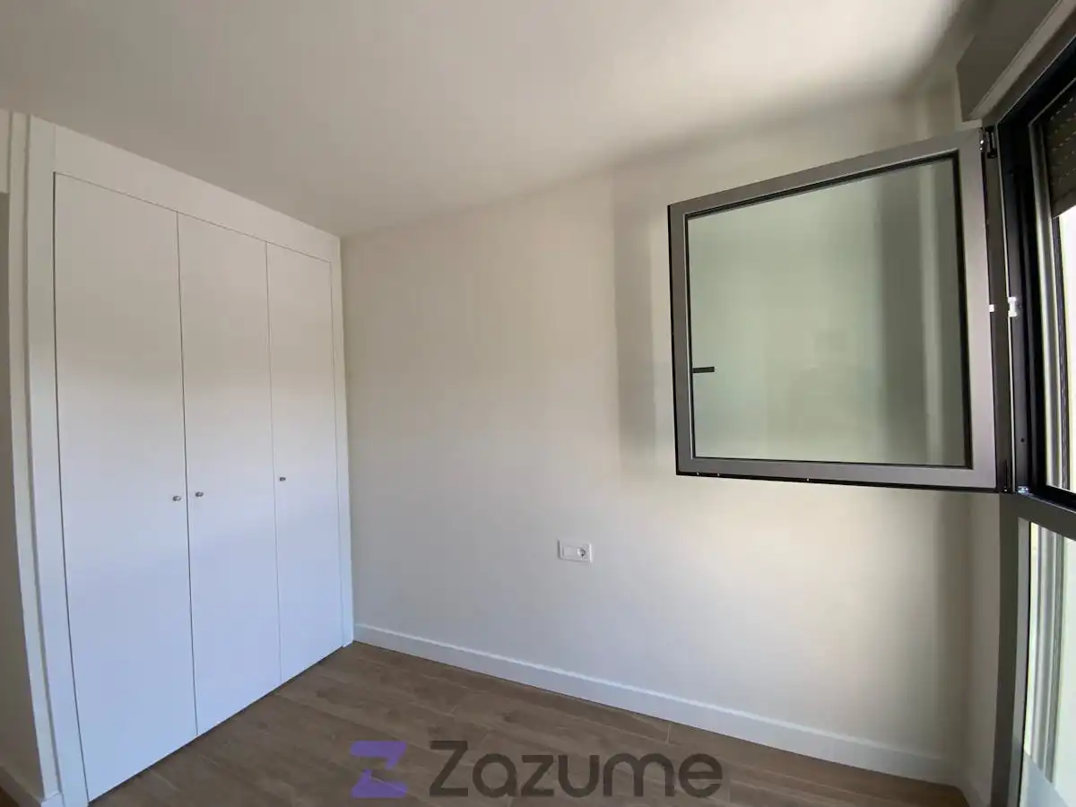 Bedroom of Flat for rent in Valencia  with Air Conditioner, Heating and Private garden