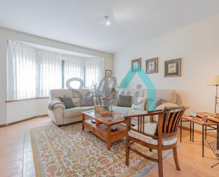 Sala d'estar de Dúplex en venda en Castropol amb Terrassa