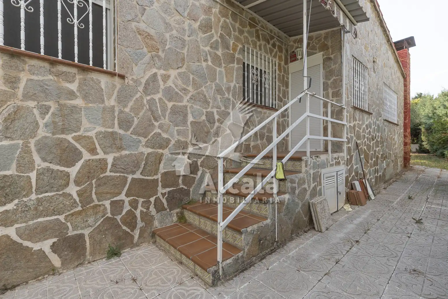 Vista exterior de Casa o xalet en venda en Torrejón del Rey amb Aire condicionat, Calefacció i Piscina