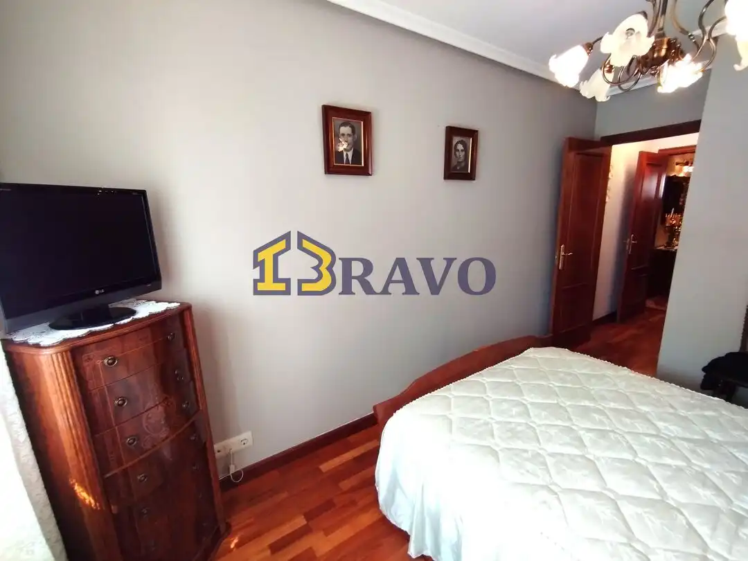 Habitación de Casa adosada en venta en Medina de Pomar con Calefacción, Jardín privado y Terraza