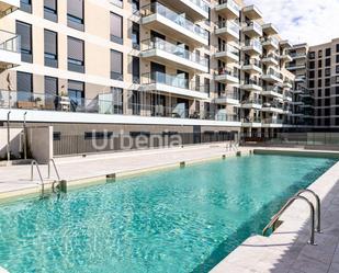 Swimming pool of Flat for sale in  Barcelona Capital  with Heating, Terrace and Storage room