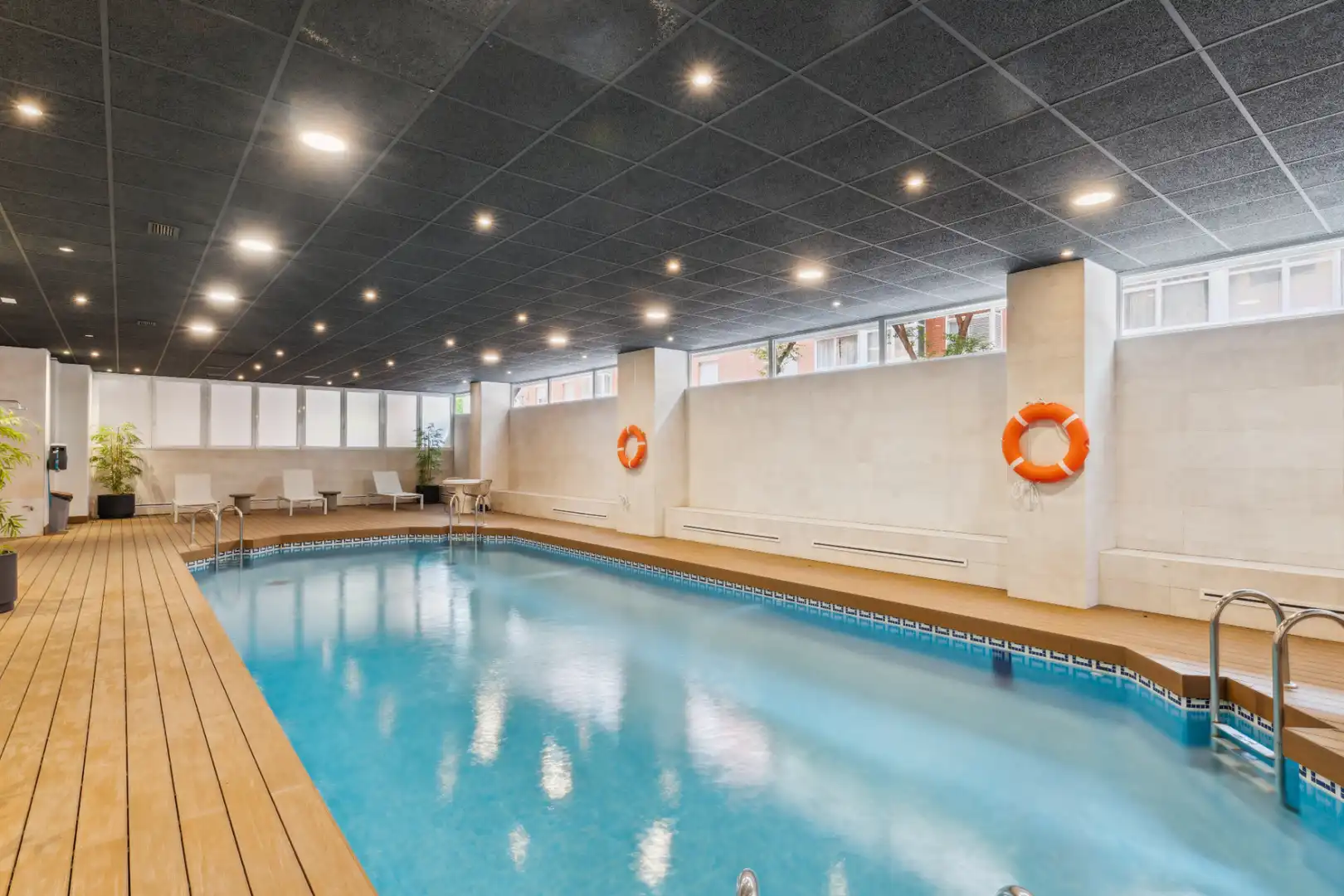 Piscina de Pis de lloguer en Madrid amb Aire condicionat, Calefacció i Piscina comunitària