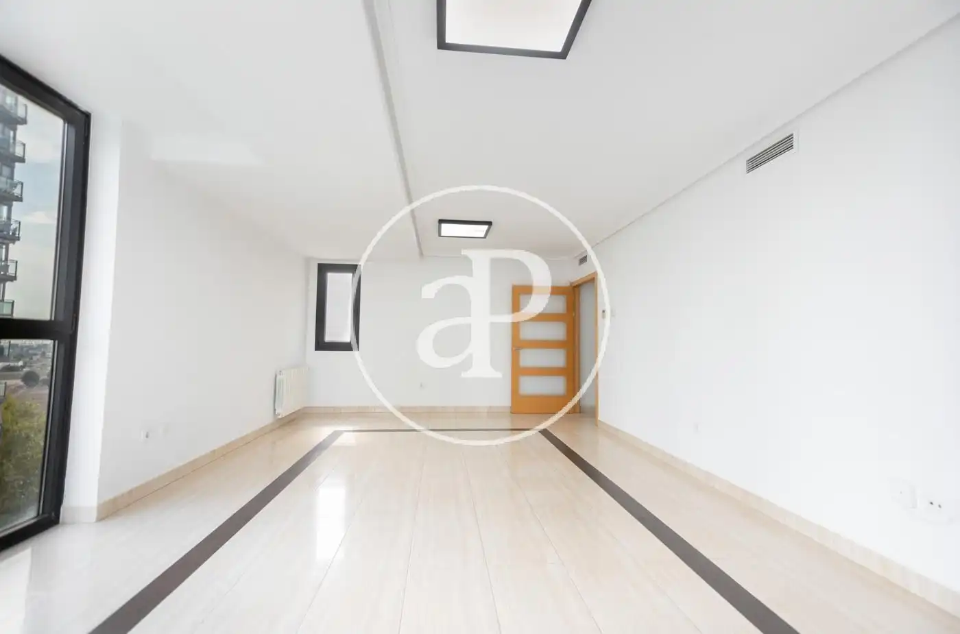 Wohnung zur Miete in Valencia mit Klimaanlage, Heizung und Privatgarten