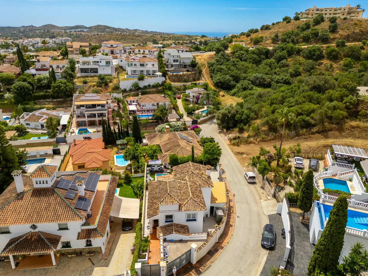 Vista exterior de Casa o xalet en venda en Mijas amb Aire condicionat, Jardí privat i Terrassa