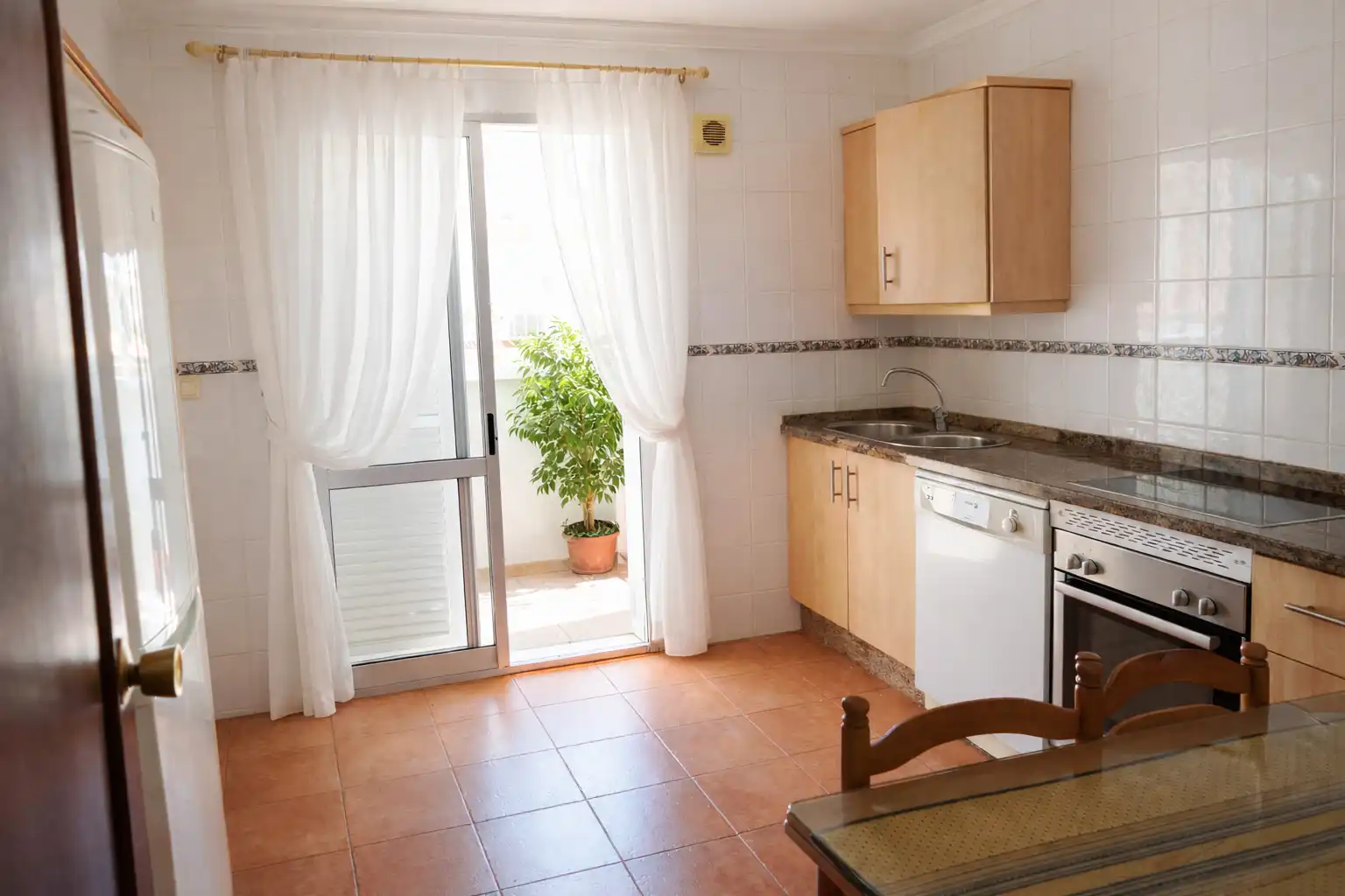 Küche von Dachboden zum Verkauf in Málaga mit Klimaanlage, Privatgarten und Terrasse