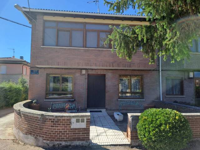 Casa adosada en Venta en La Fabrica en Tardajos