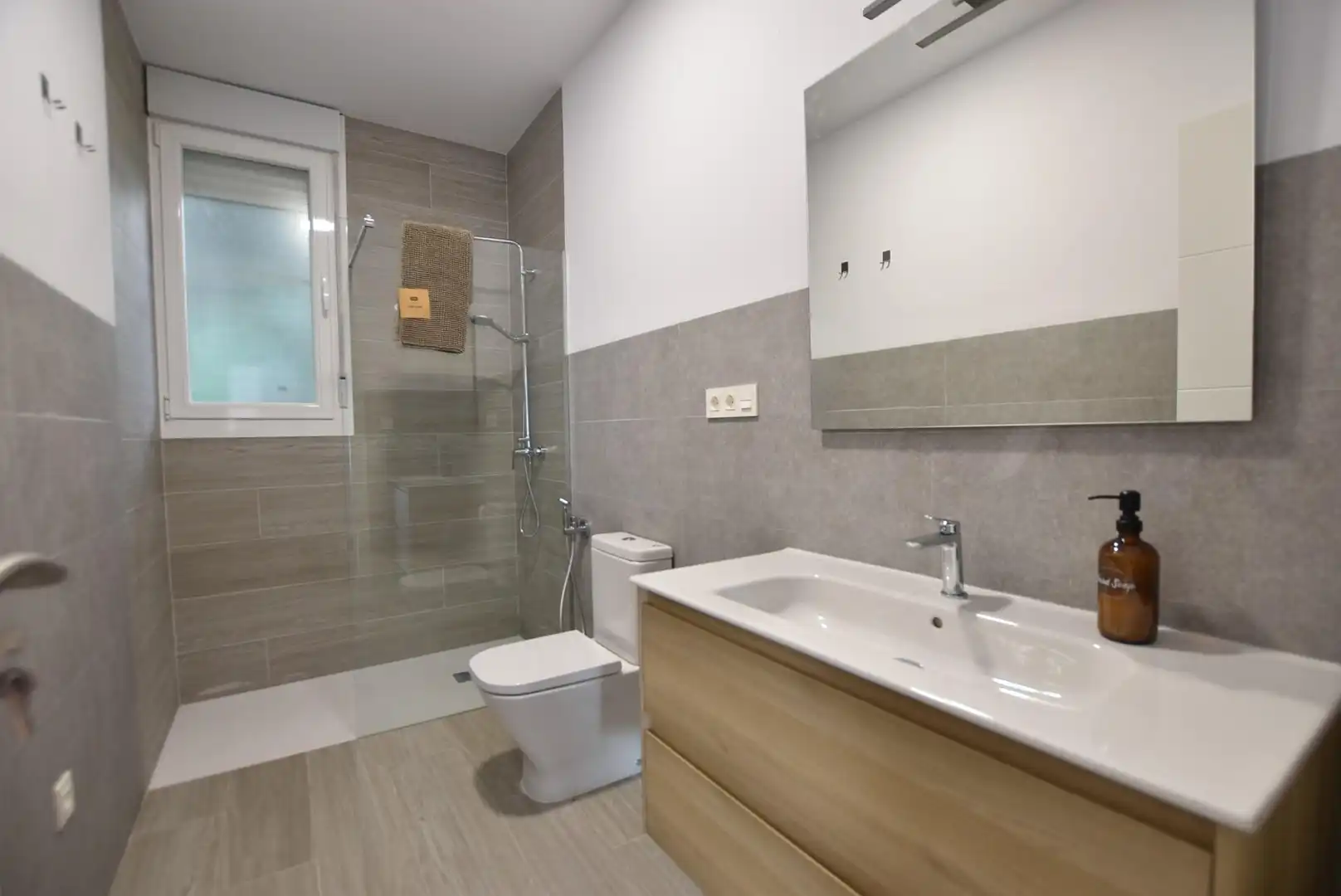 Bany de Casa o xalet de lloguer en Granada amb Aire condicionat, Terrassa i Piscina