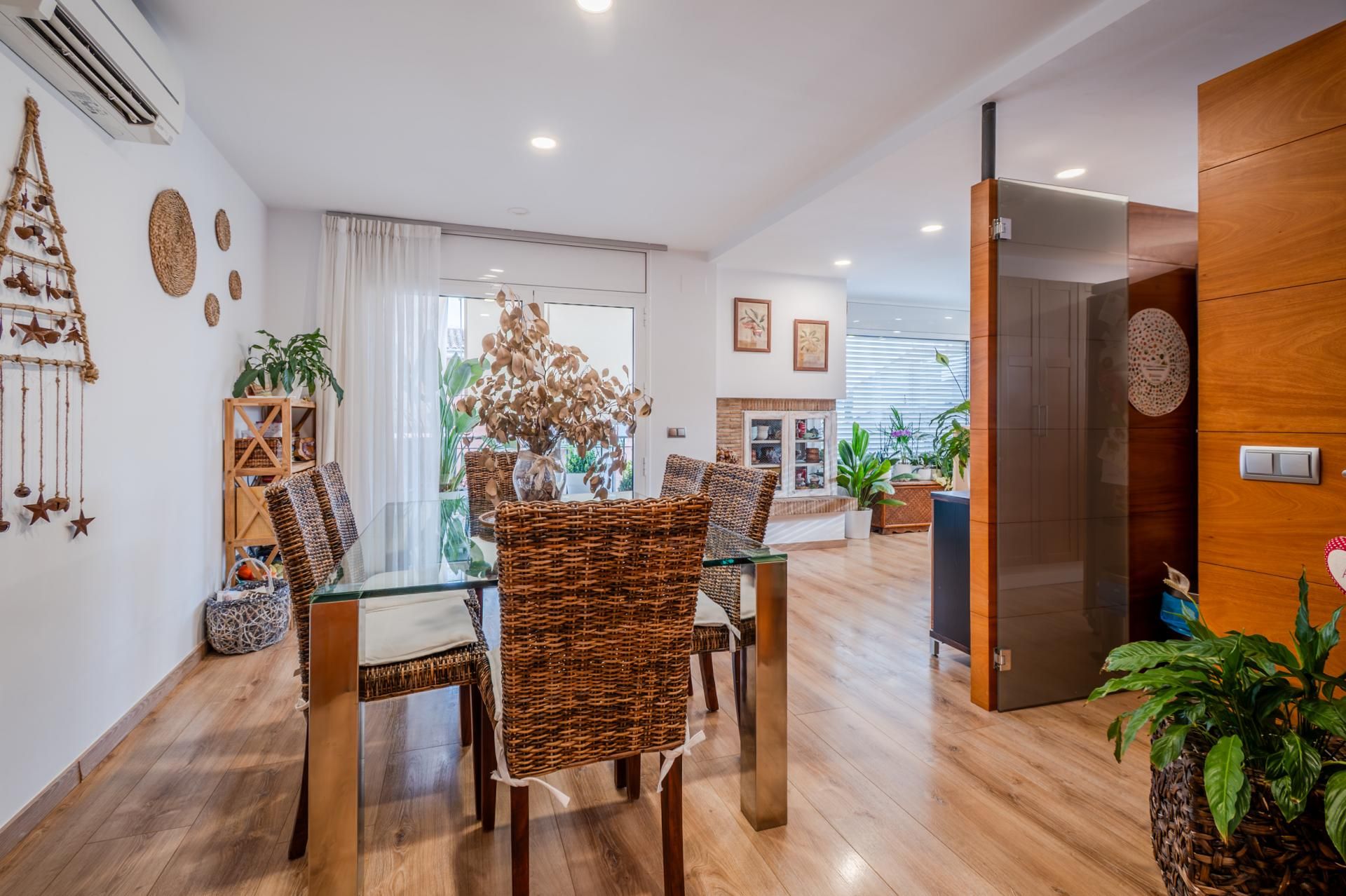 Dining room of Duplex for sale in Salt  with Heating, Private garden and Oven