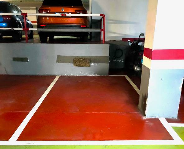 Garaje en Venta en Carrer d'Homer en El Putget i el Farró