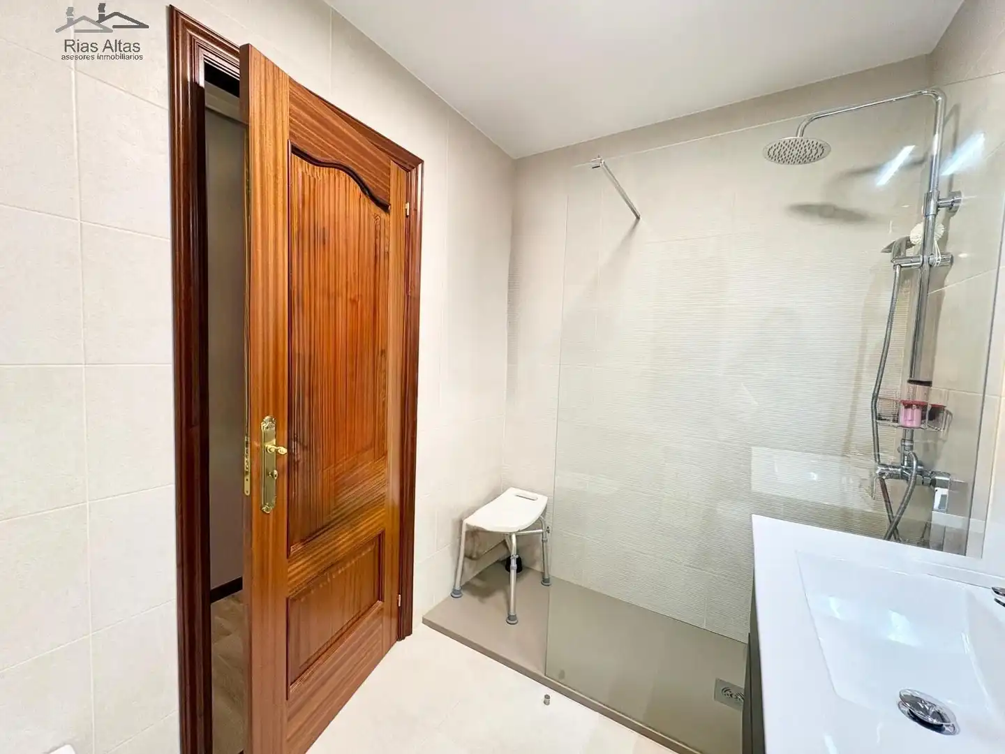 Baño de Piso en venta en A Coruña Capital  con Calefacción, Jardín privado y Trastero