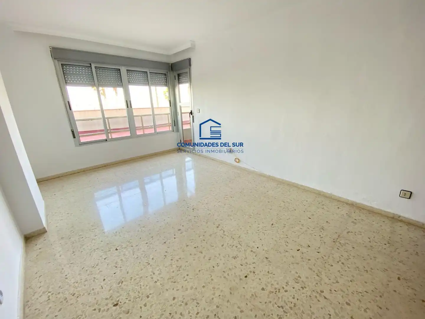 Vista exterior de Piso de alquiler en Cádiz con Terraza