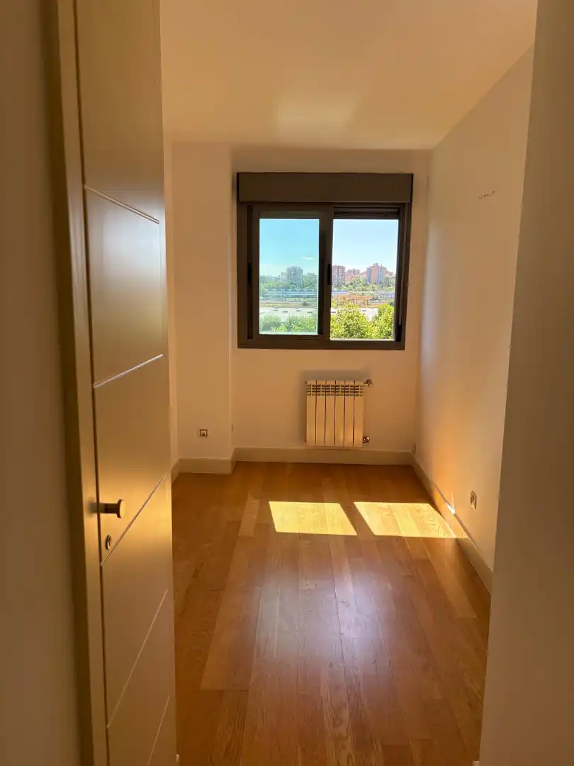 Bedroom of Flat for rent in Madrid  with Air Conditioner, Heating and Storage room