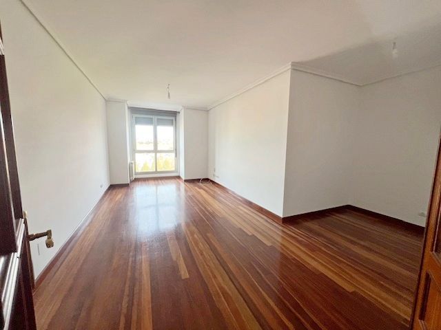 Sala d'estar de Pis en venda en Santander amb Calefacció, Parquet i Traster