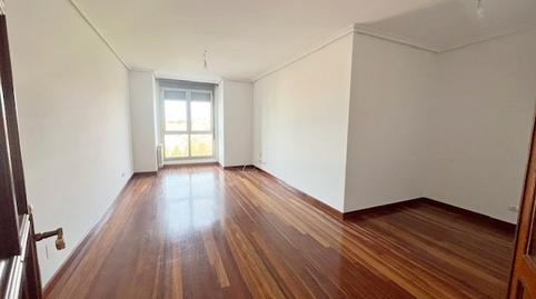 Foto 2 de Pis en venda a Calle Francisco Tomás y Valiente, 5, Peñacastillo - Nueva Montaña, Santander