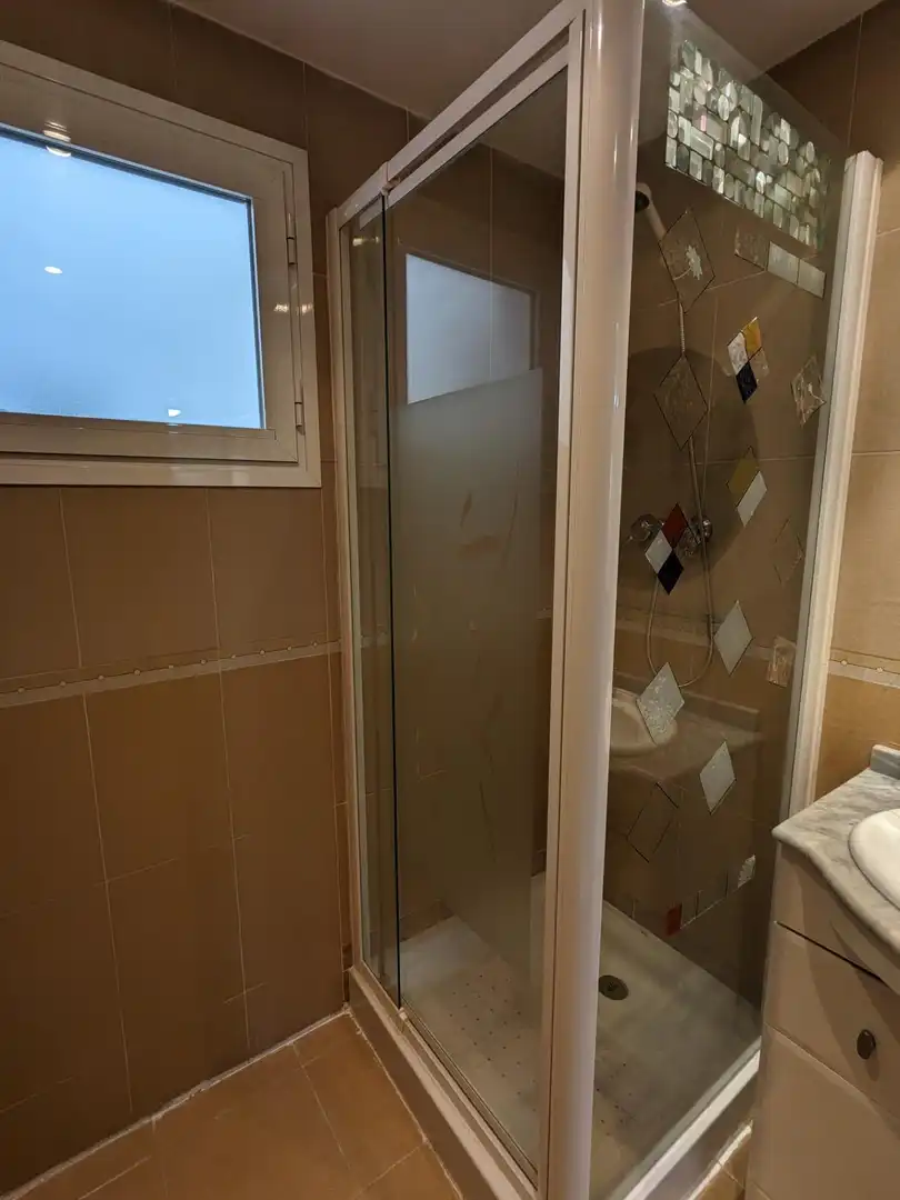 Baño de Piso de alquiler en Rafelbuñol / Rafelbunyol con Aire acondicionado, Calefacción y Amueblado