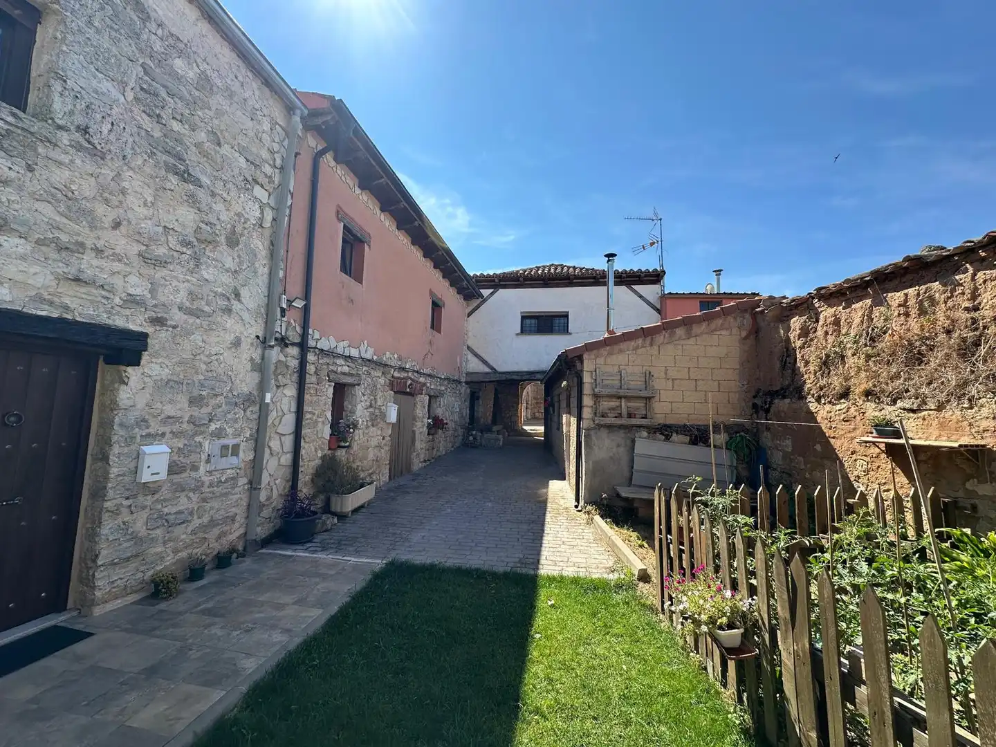 Country homes for sale in Travesía Bajera, Arcos