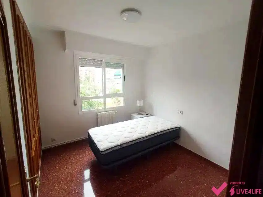 Bedroom of Flat for rent in Valencia  with Air Conditioner, Heating and Furnished