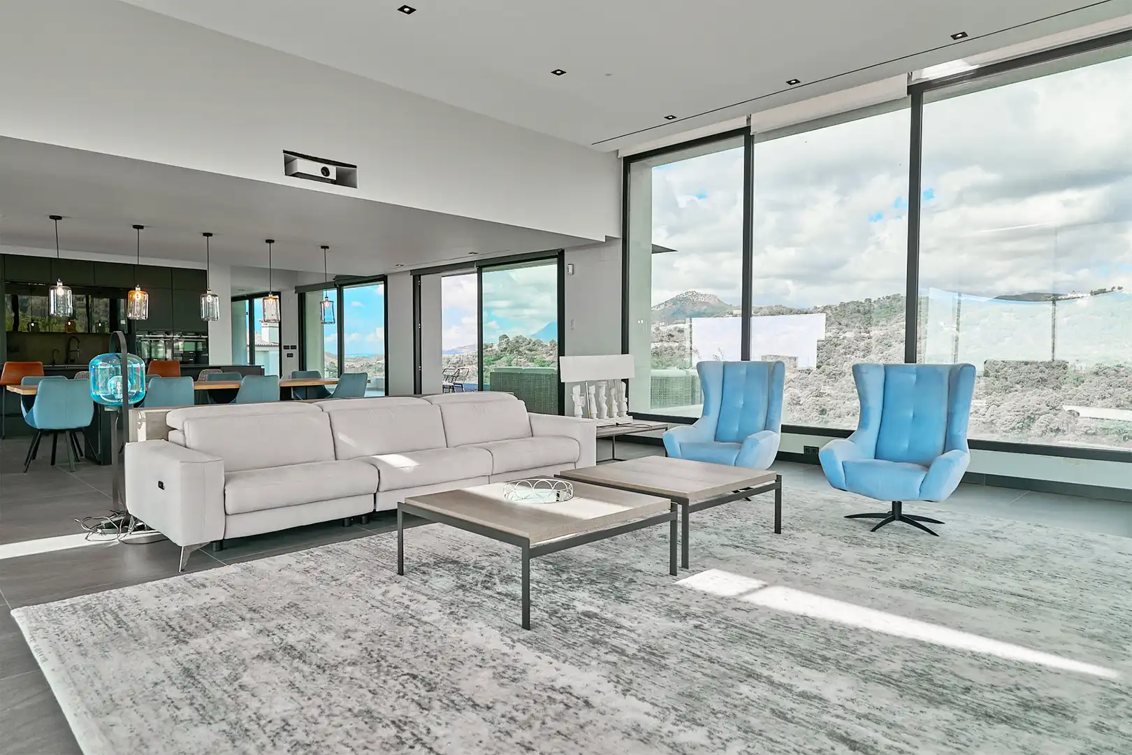 Sala de estar de Casa o chalet en venta en Benahavís con Aire acondicionado, Calefacción y Jardín privado