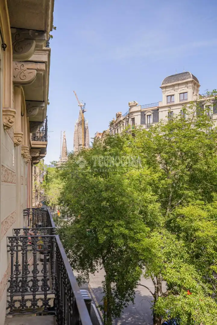 Vista exterior de Piso en venta en Barcelona con Balcón