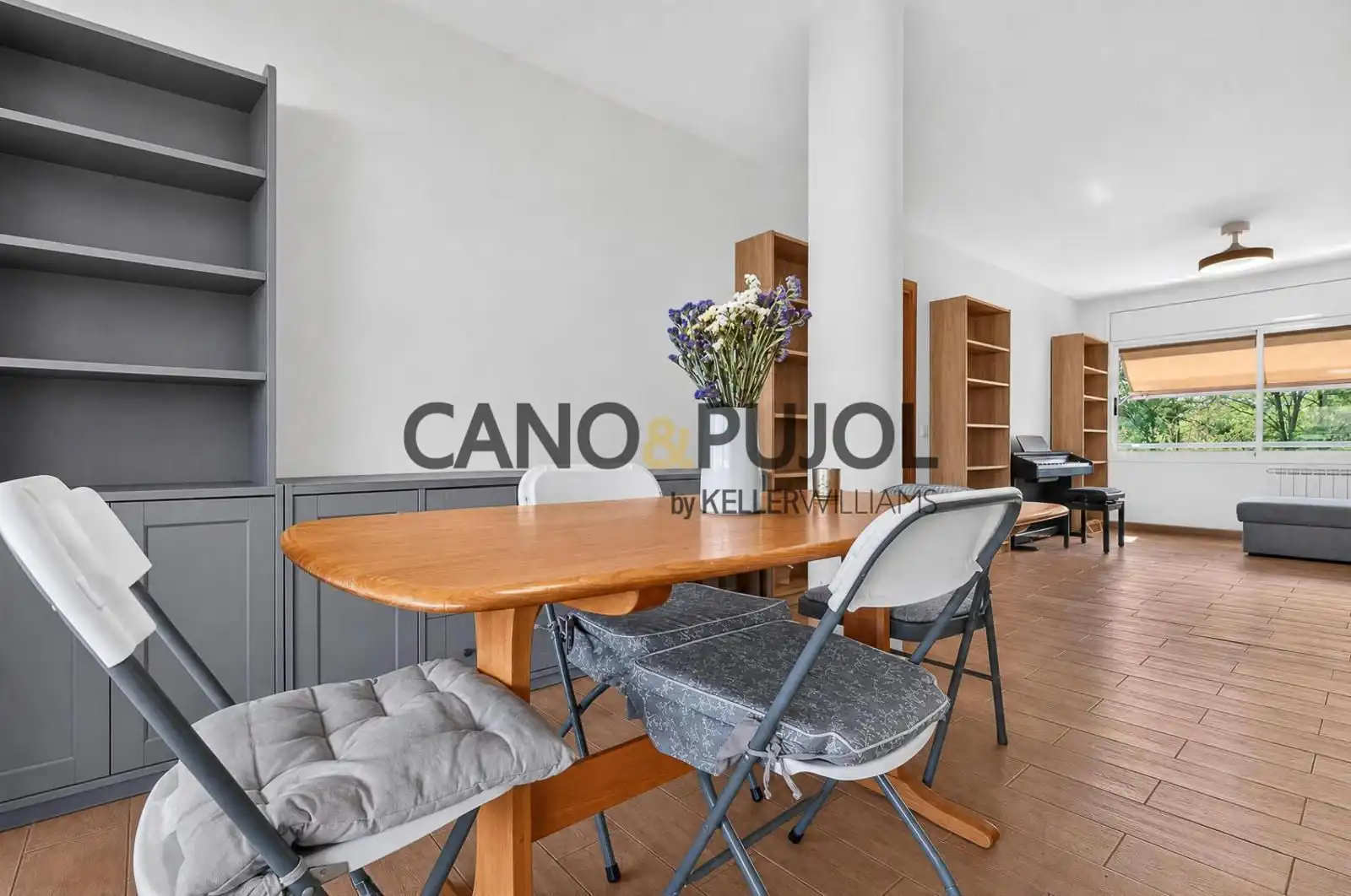Sala de estar de Ático en venta en Rubí con Aire acondicionado, Calefacción y Jardín privado