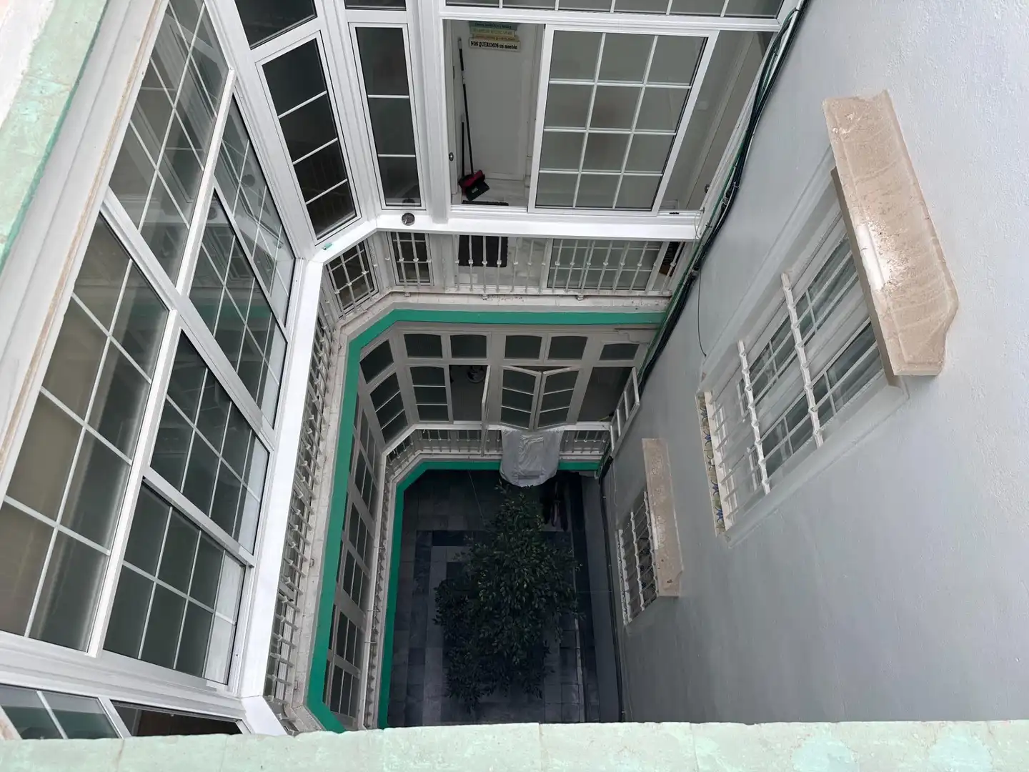 Vista exterior de Piso en venta en Cádiz con Balcón
