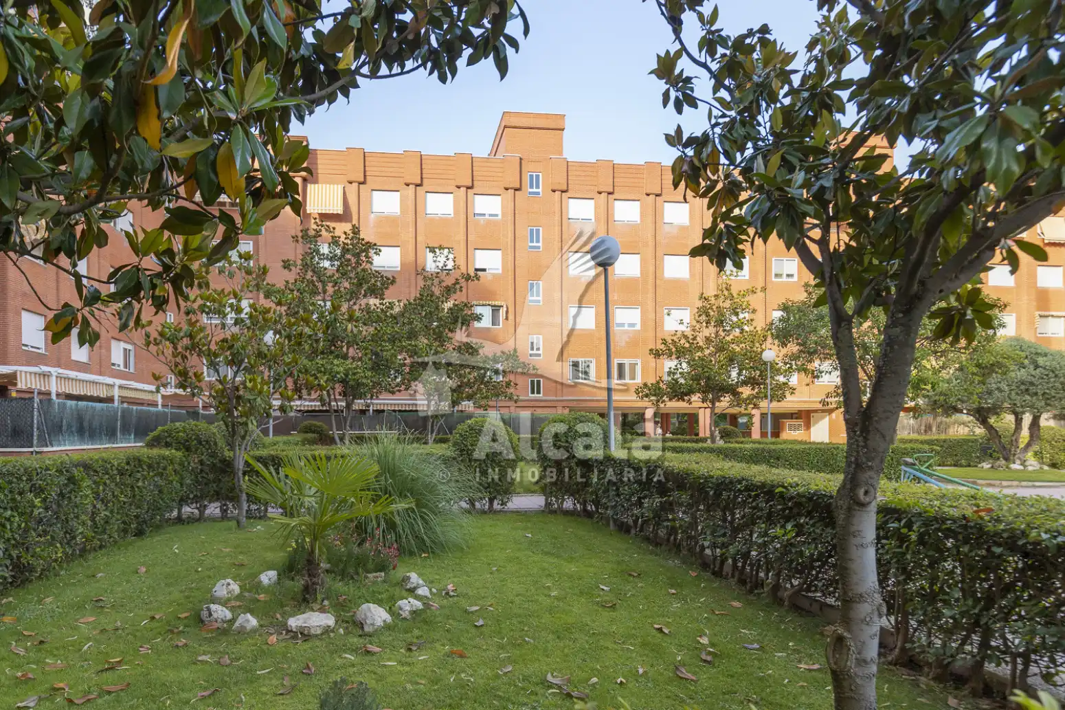 Vista exterior de Piso en venta en Alcalá de Henares con Aire acondicionado, Calefacción y Trastero