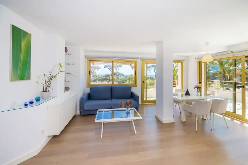 Wohnzimmer von Wohnungen zum Verkauf in Castell d'Aro, Platja d'Aro i s'Agaró mit Klimaanlage, Heizung und Terrasse