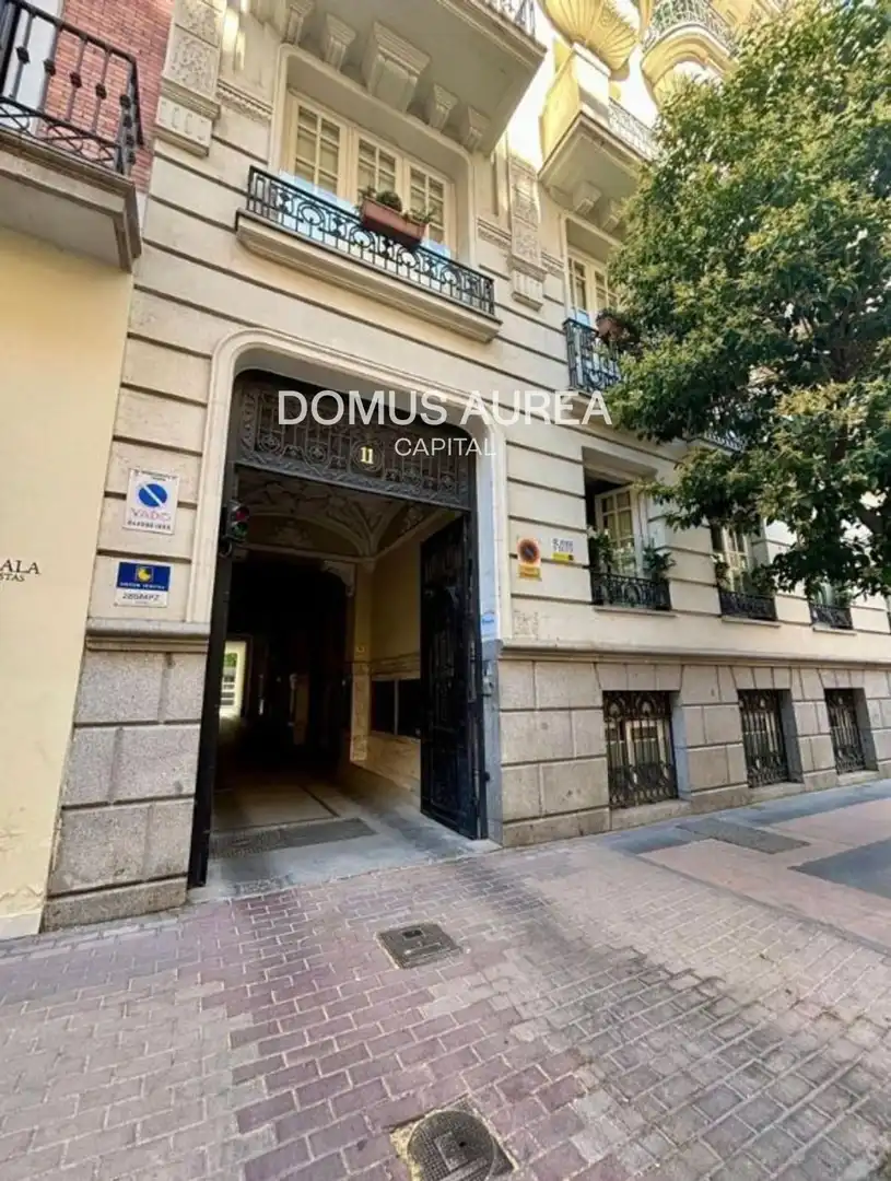 Individual con ascensor en venta en Núñez de Balboa