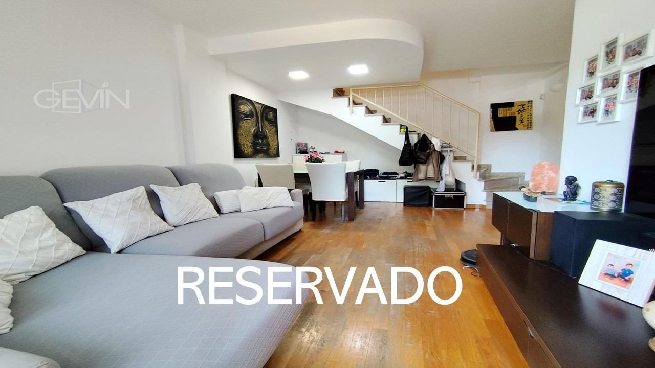 Living room of Flat for sale in Santa Perpètua de Mogoda  with Air Conditioner, Parquet flooring and Terrace