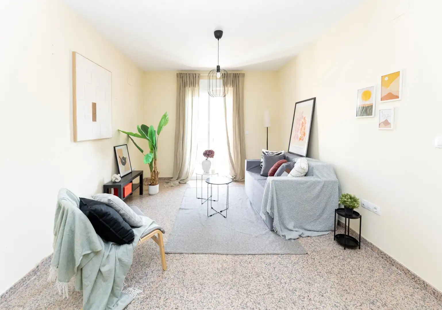 Sala de estar de Piso en venta en La Zubia con Calefacción y Balcón