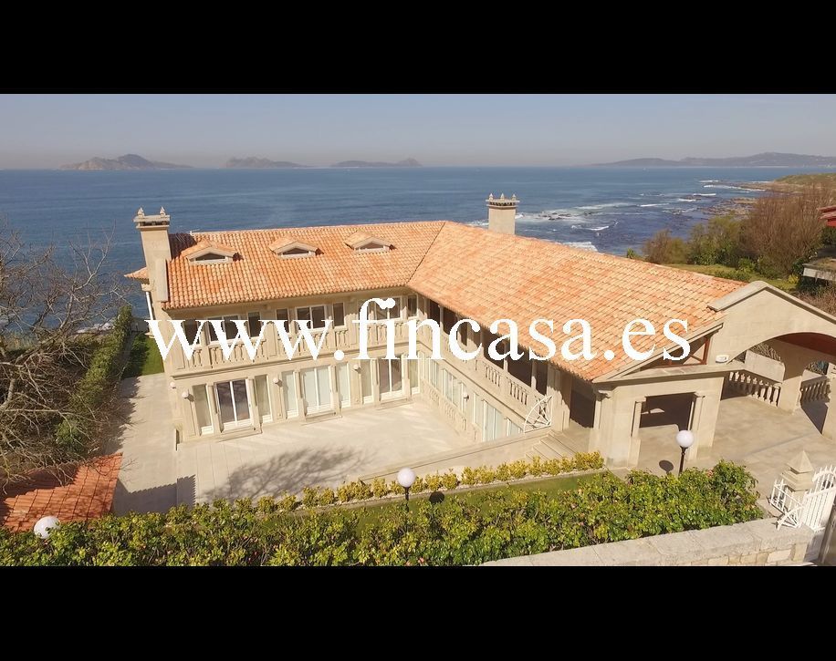 House or chalet for sale in Vigo   with Heating, Private garden and Parquet flooring