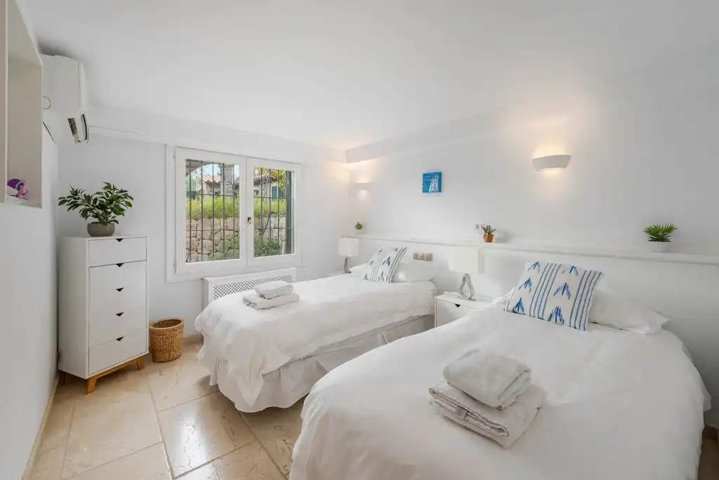 Schlafzimmer von Haus oder Chalet zum Verkauf in Pollença mit Klimaanlage, Heizung und Privatgarten