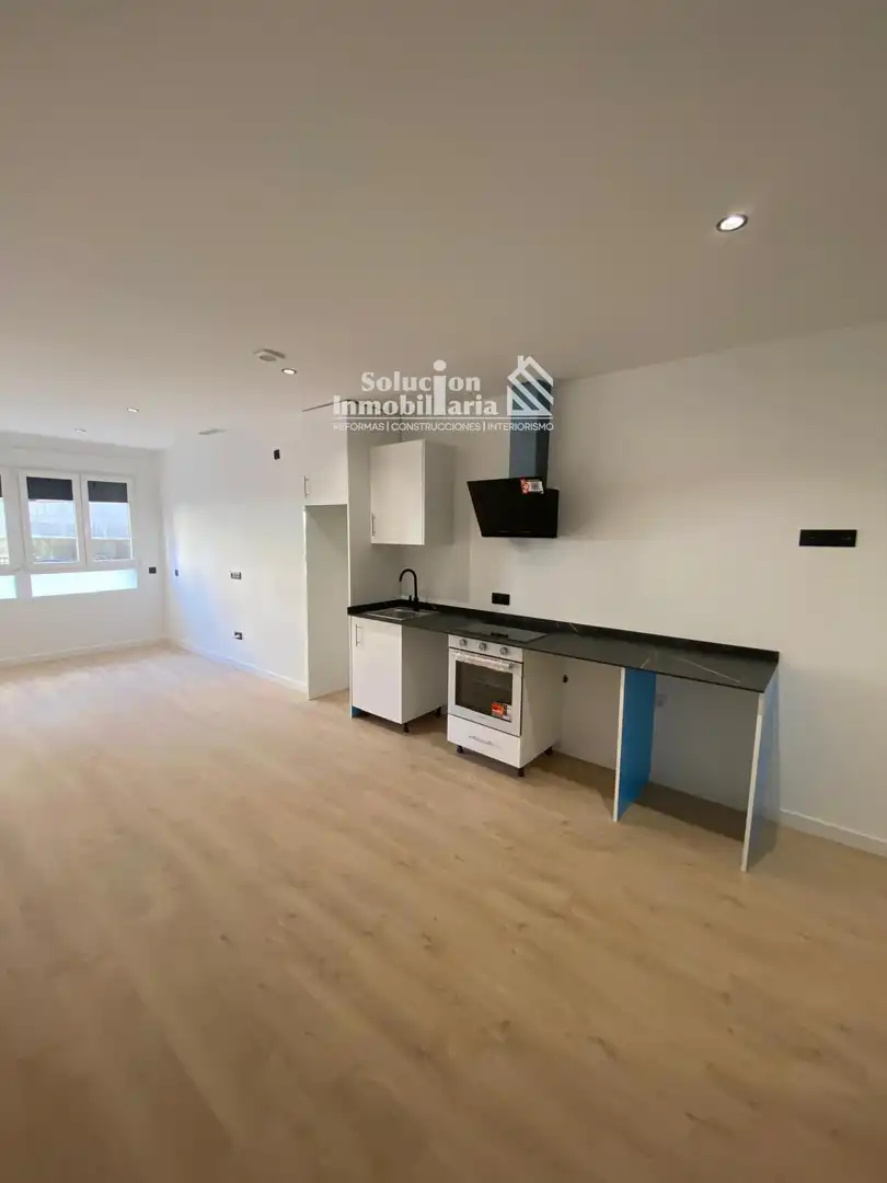 Cuina de Apartament en venda en Salamanca amb Calefacció