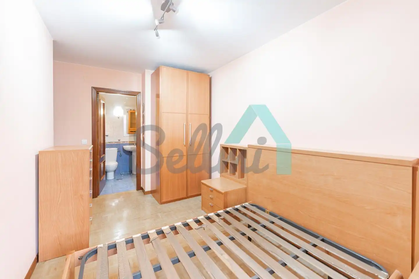 Bedroom of Flat for rent in Oviedo   with Heating, Parquet flooring and Furnished