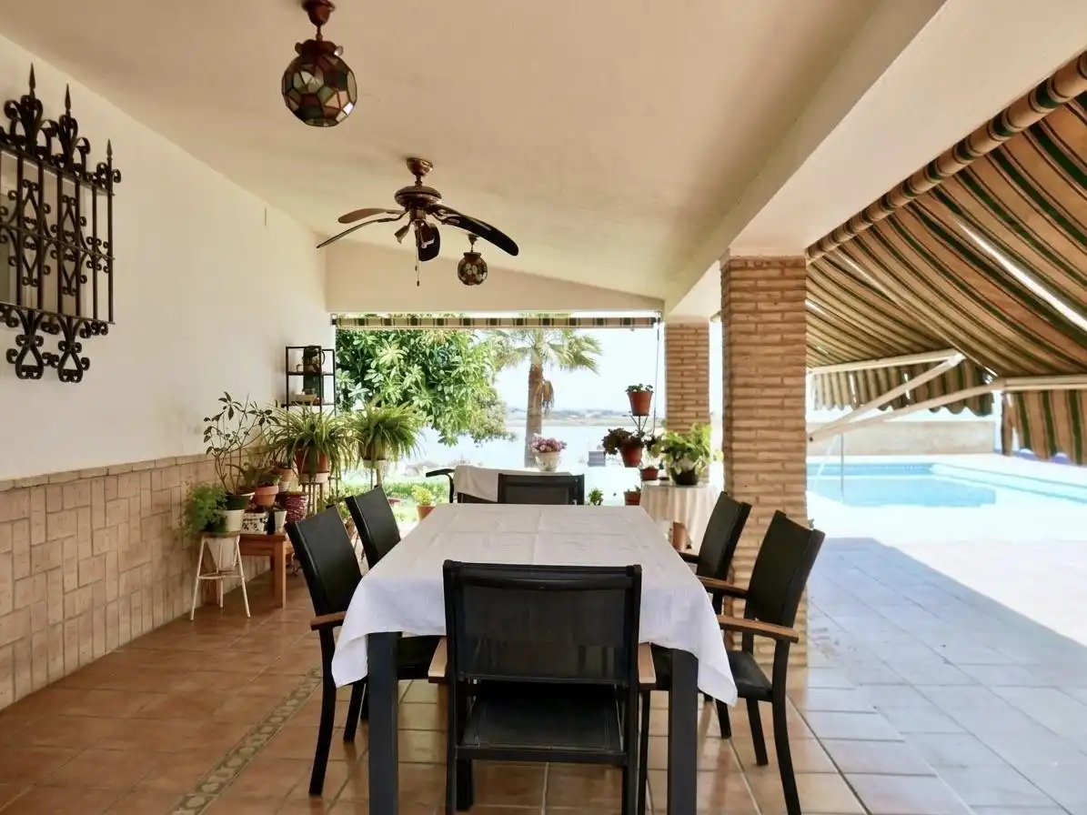Terrassa de Casa o xalet en venda en Espartinas amb Aire condicionat, Jardí privat i Terrassa