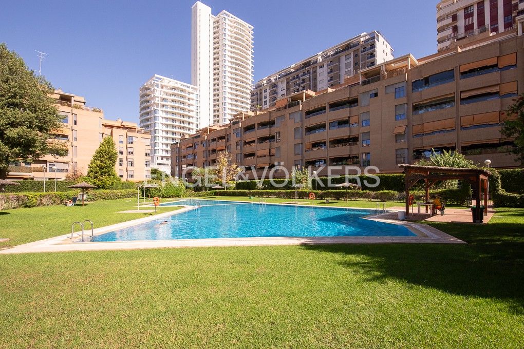 Vista exterior de Apartament en venda en  Valencia Capital amb Aire condicionat, Calefacció i Terrassa