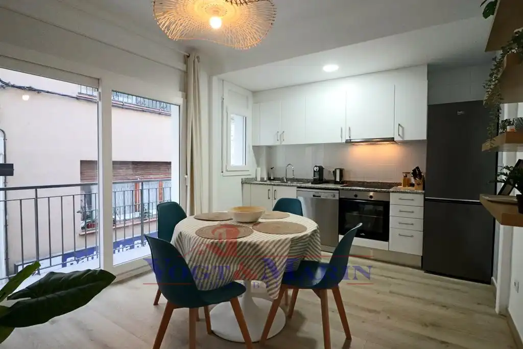 Apartamento con balcón en venta en Carrer del Castell de la Trinitat, imagen 2