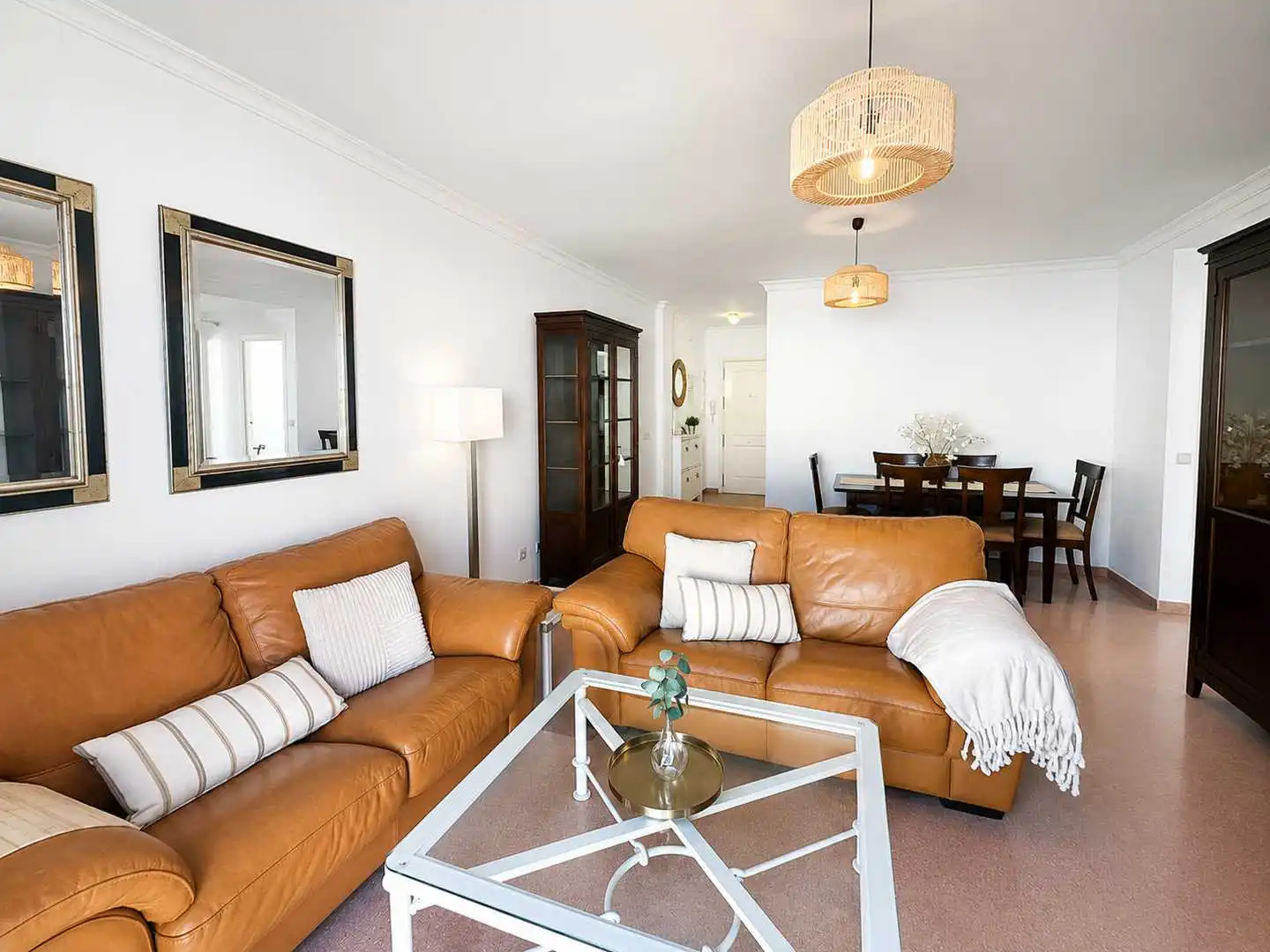 Wohnzimmer von Dachboden zur Miete in Manilva mit Klimaanlage, Terrasse und Möbliert
