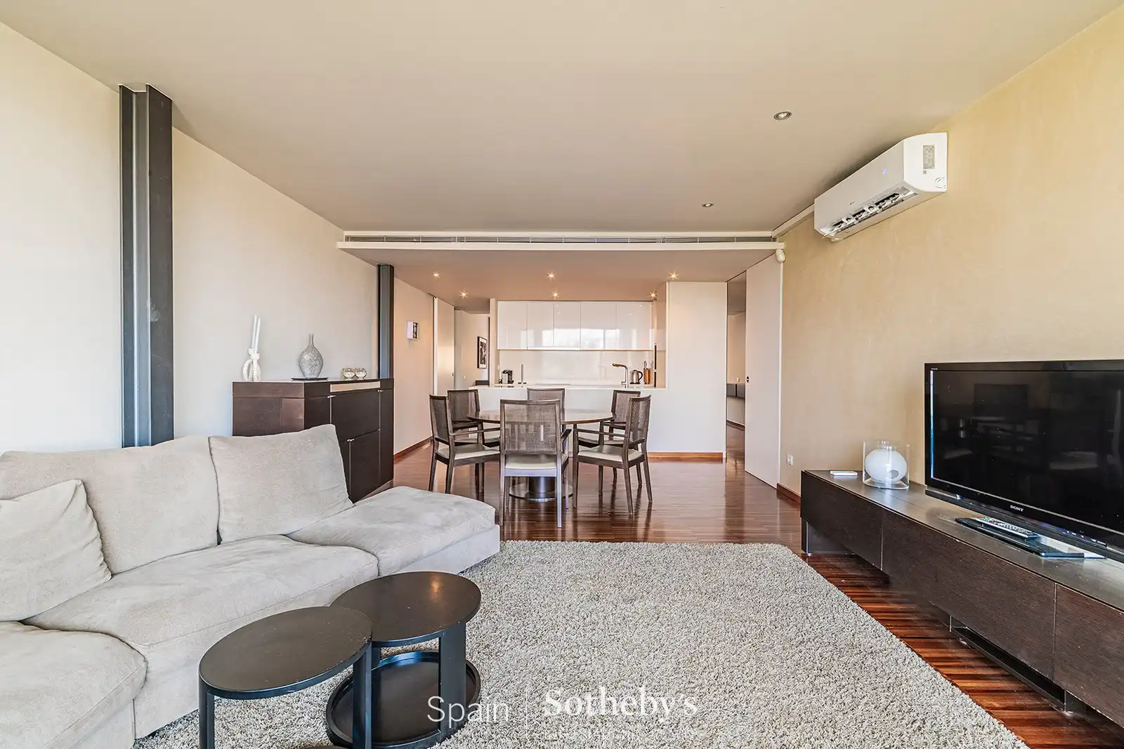 Sala de estar de Ático en venta en Barcelona con Aire acondicionado, Terraza y Piscina